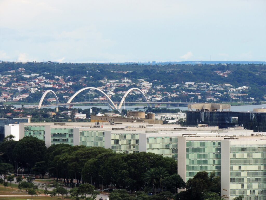 Ponte Juscelino Kubitschek sobre o Lago Paranoá em Brasília