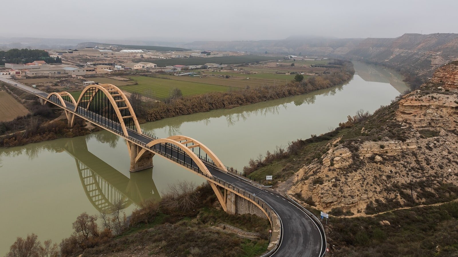 Ponte sobre o rio Ebro em Sástago