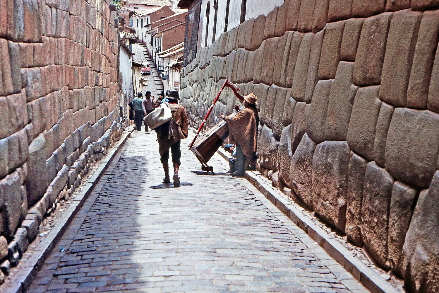 Rua com muros incas em Cusco