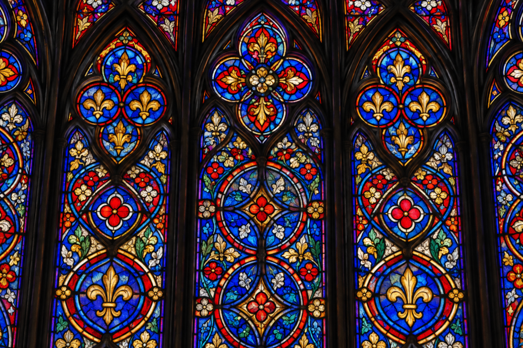 Ilustração interpretativa das cores e formas dos vitrais da Sainte-Chapelle